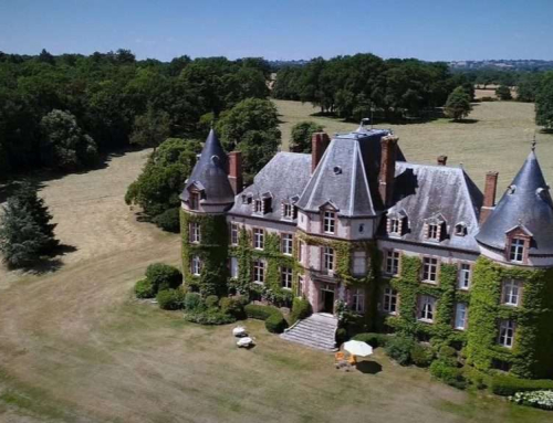 Vieux bouillons dans château restauré.